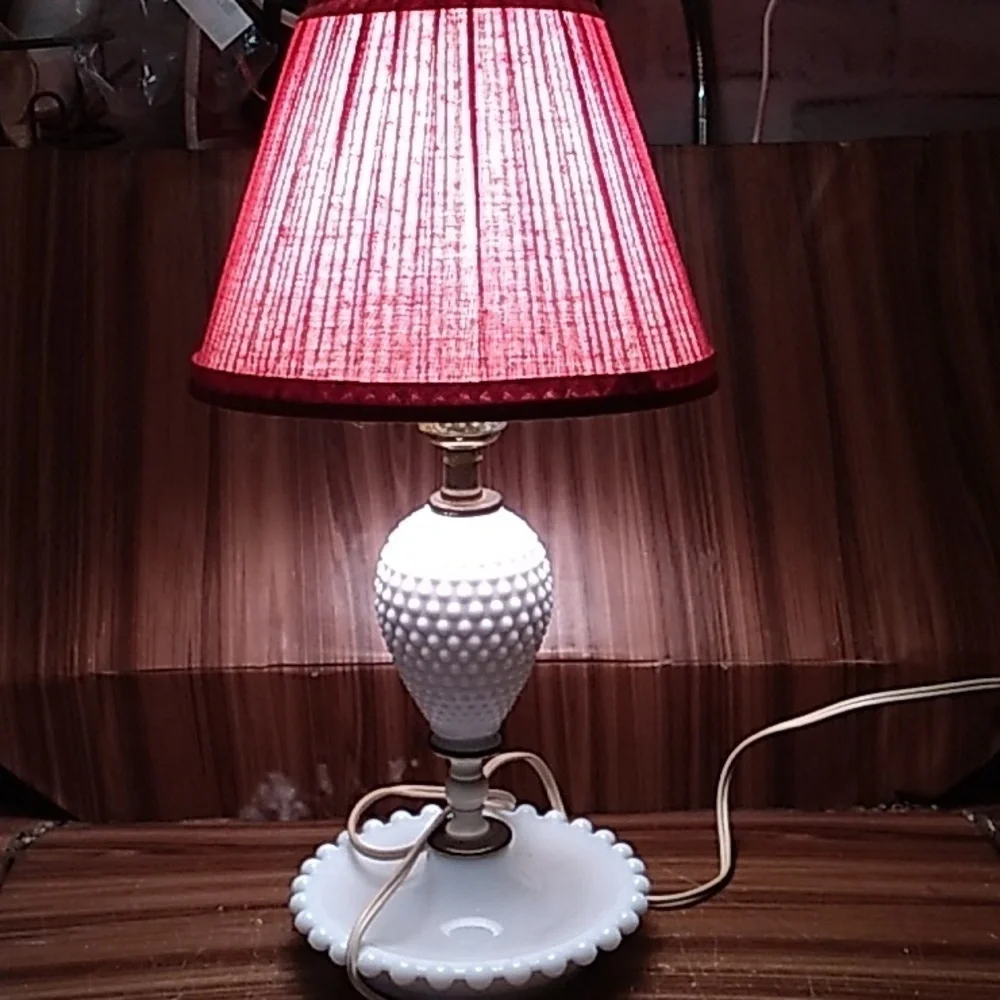 Vintage 1950s 1960s milk glass hobnail Boudoir farmhouse Fenton mcm tested lamp
